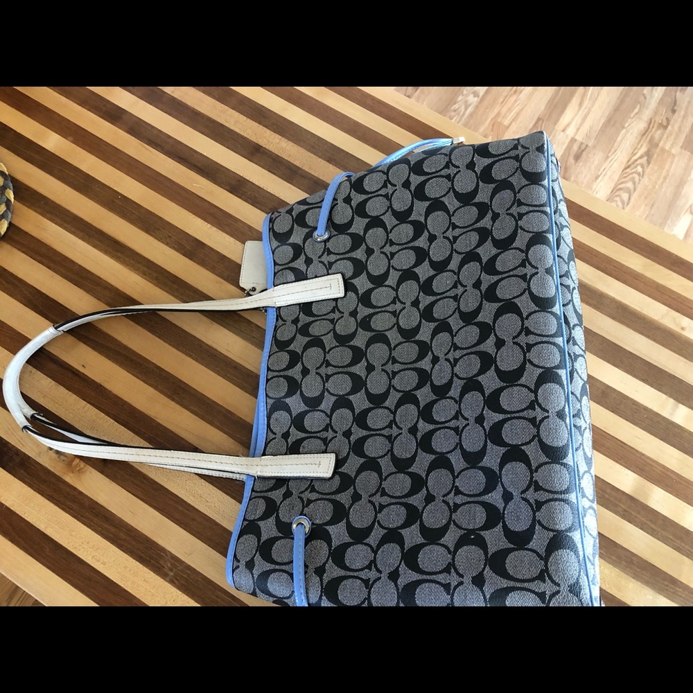 Large purse/tote coach - Picture 3 of 8